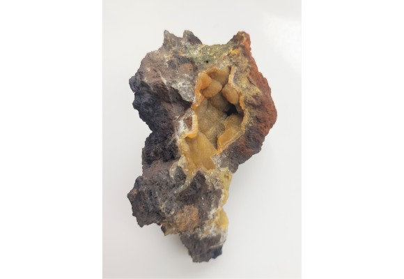 Druza wypełniona kwarcem pokrytym chalcedonem z Męcinki k. Jawora