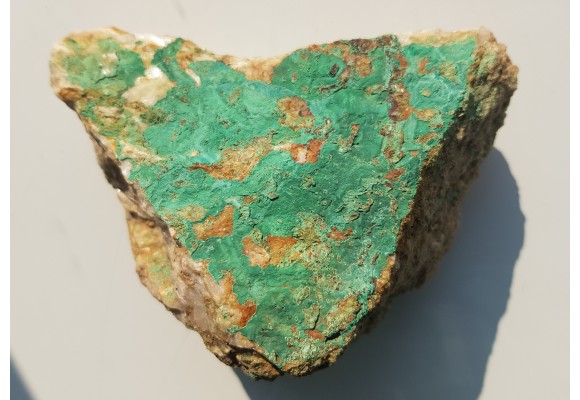 Obfite wydzielenia malachitu na barycie z Dziwiszowa