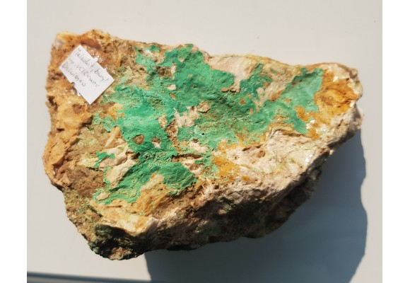 Obfite wydzielenia malachitu na barycie z Dziwiszowa