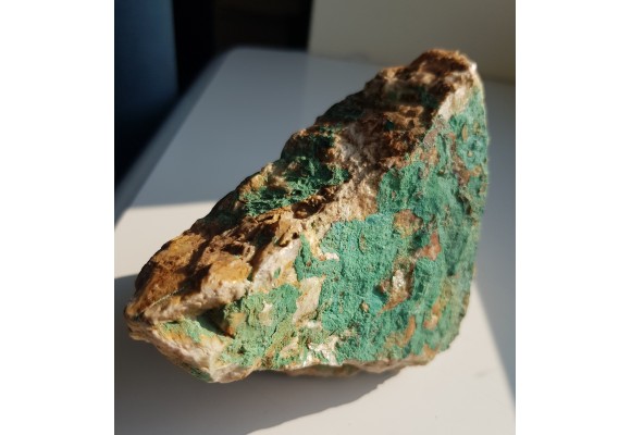 Obfite wydzielenia malachitu na barycie z Dziwiszowa