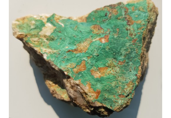 Obfite wydzielenia malachitu na barycie z Dziwiszowa