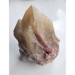 Rubellity na kryształach kwarcu z pegmatytów Malchan (Rosja)