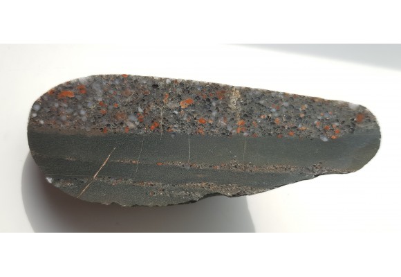 Barwny eratyk z wyrazistym zróżnicowaniem frakcji