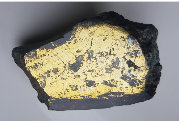 Masywna, miąższa żyła chalkopirytu z Miedzianki sudeckiej