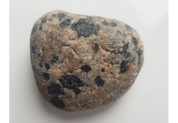 Granitognejs z dużymi kordierytami - eratyk Dziwnówek