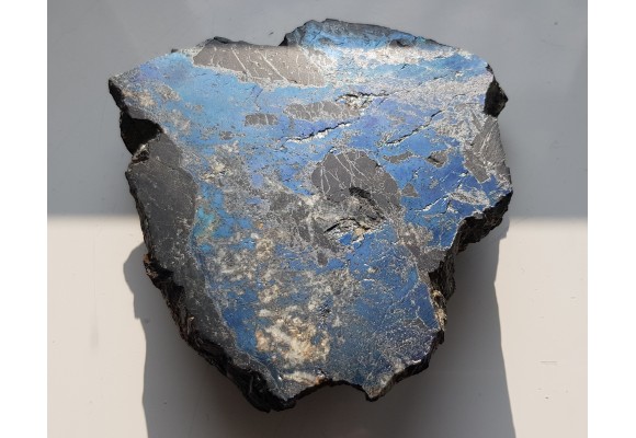 Muzealny okaz bornitu w żyle barytowej z Ciechanowic