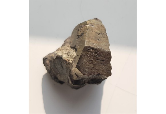 Kryształ pirytu z historycznej lokalizacji - kopalni Victoria w Wałbrzychu