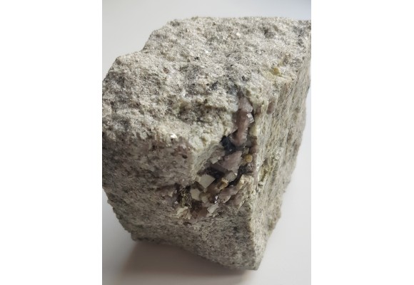 Kryształ szelitu w pegmatycie ze Szklarskiej Poręby