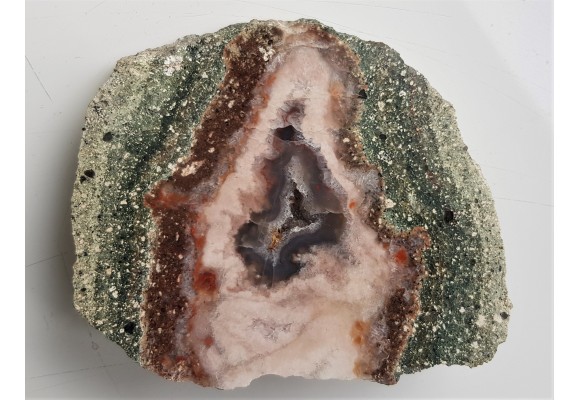 Agat z Gozdna w zielonym porfirze