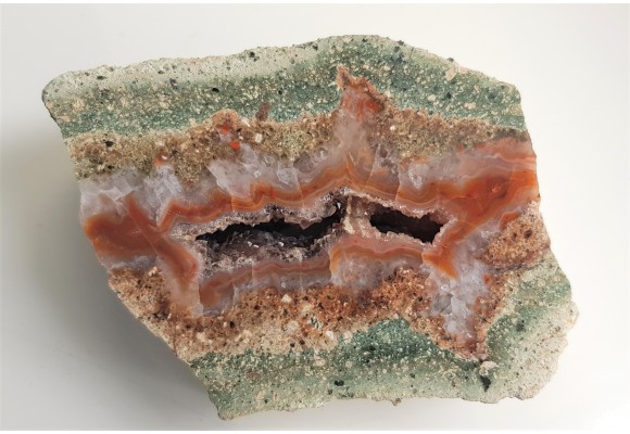 Agat żyłowy z Gozdna w zielonym porfirze