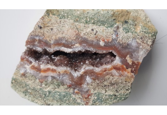 Agat żyłowy z Gozdna w zielonym porfirze