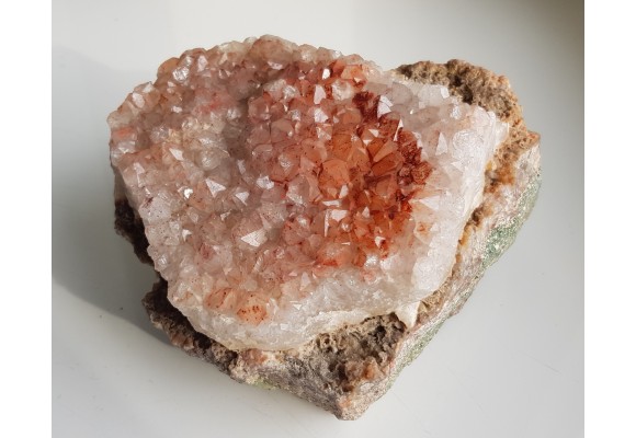 Okazała szczotka kwarcowa pokryta hematytem z Gozdna