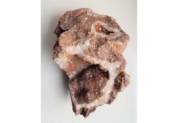 Geoda z kwarcem z czerwonym hematytem Gozdna w Górach Kaczawskich