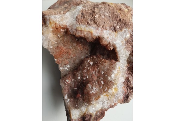 Geoda z kwarcem z czerwonym hematytem Gozdna w Górach Kaczawskich