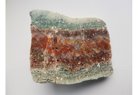 Agat żyłowy z Gozdna w zielonym porfirze