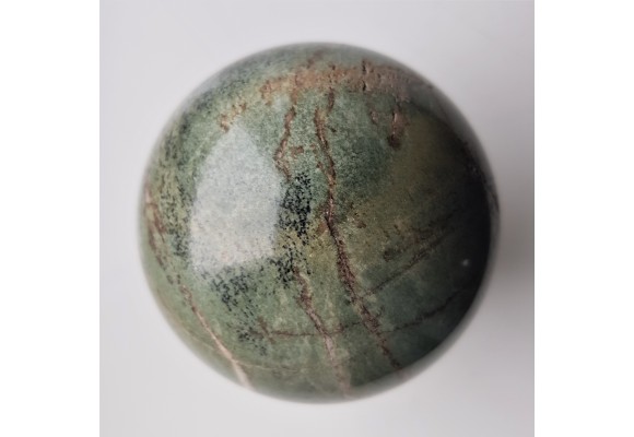 Polerowana kula z unikatowej skały - erlanu z Masywu Śnieżnika Kłodzkiego