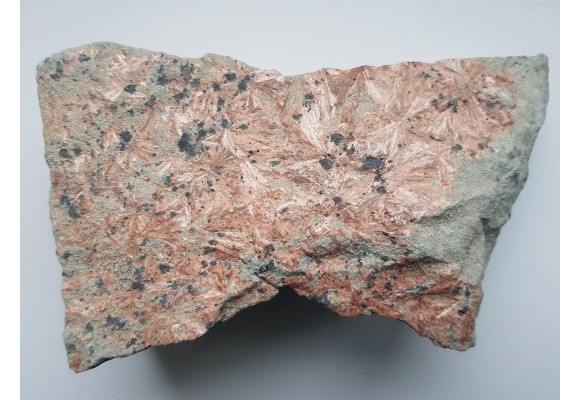 Kryształy pomarańczowego celestynu na piaskowcu z LGOM