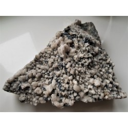 Minerały rudne na szczotce kwarców mlecznych ze Strzegomia