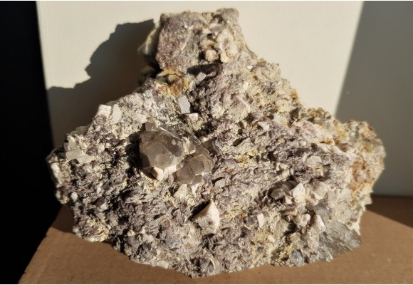 Okazała szczotka kryształów aksynitu ze Strzegomia