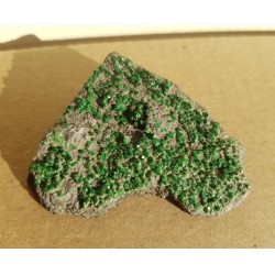 Szczotka kryształów uwarowitu z Uralu