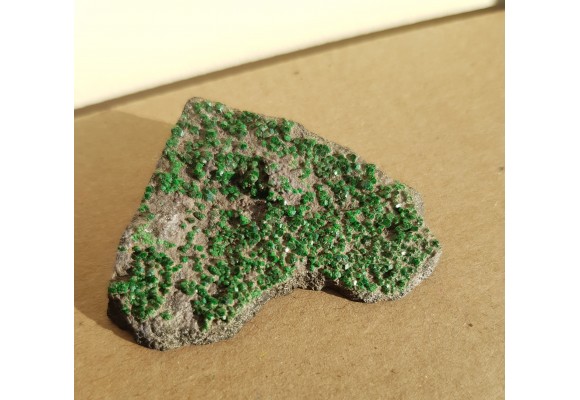 Szczotka kryształów uwarowitu z Uralu