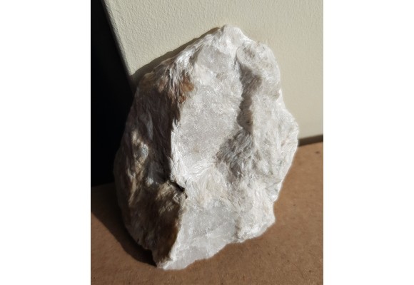 Okaz wollastonitu z Izerskich Garbów