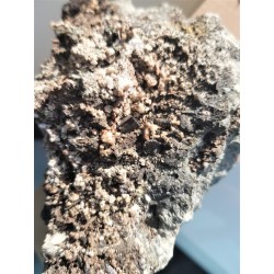 Turmaliny w kawernie w amfibolicie z Piławy Grn.