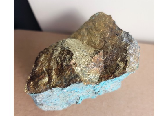 Bryłka masywnego chalkopirytu z Miedzianki k. Janowic Wlk.