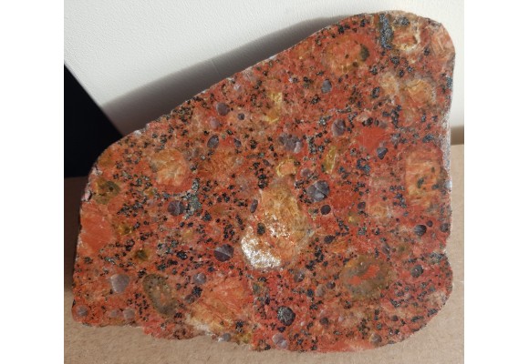 Granit typu rapakiwi z iryzującymi skaleniami, eratyk, Kołobrzeg