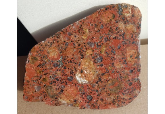 Granit typu rapakiwi z iryzującymi skaleniami, eratyk, Kołobrzeg