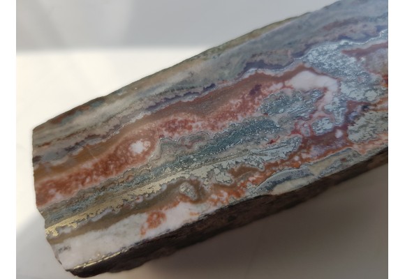 Agat żyłowy z Borówna obficie impregnowany pirytem