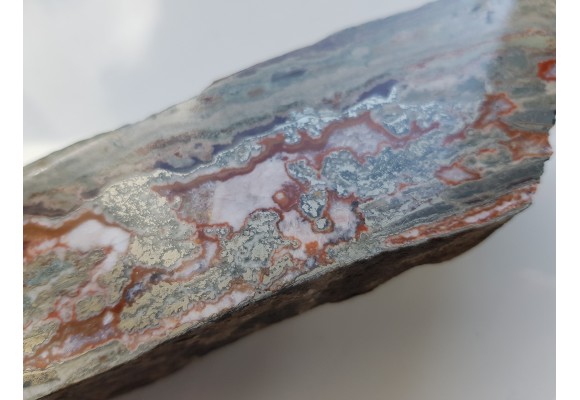 Agat żyłowy z Borówna obficie impregnowany pirytem