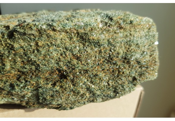 Omfacyt z Bielawy z bloku gnejsowego Gór Sowich