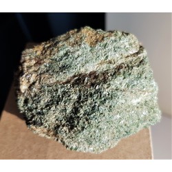 Omfacyt z Bielawy z bloku gnejsowego Gór Sowich