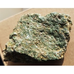 Omfacyt z Bielawy z bloku gnejsowego Gór Sowich