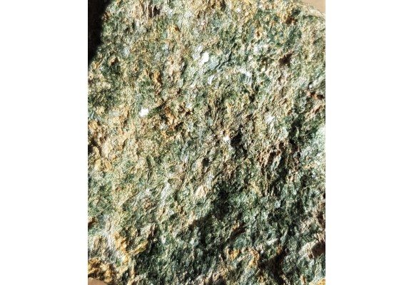 Omfacyt z Bielawy z bloku gnejsowego Gór Sowich