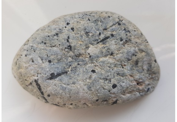 Skała kwarcowo-łyszczykowa z brązowym turmalinem, eratyk Dźwirzyno