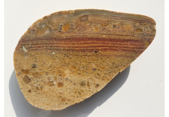 Zlepieniec z rytmicznymi strefami barwnymi, eratyk Dźwirzyno