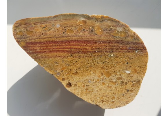 Zlepieniec z rytmicznymi strefami barwnymi, eratyk Dźwirzyno