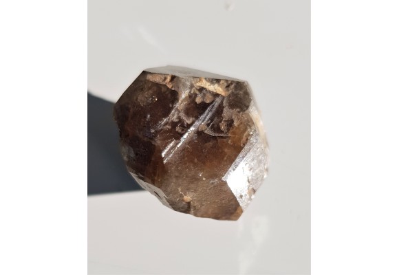 Wielki, idealnie wykształcony cyrkon z Uralu