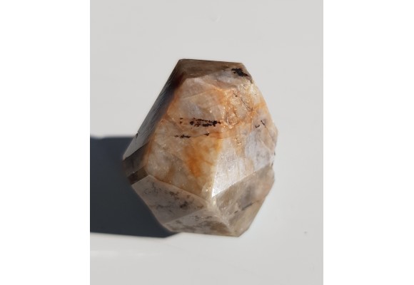 Wielki, idealnie wykształcony cyrkon z Uralu