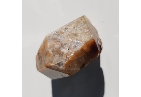 Wielki, idealnie wykształcony cyrkon z Uralu