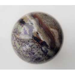 Kula polerowana z e skały z fluorytem z Kletna