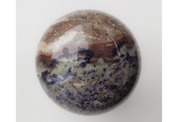 Kula polerowana z e skały z fluorytem z Kletna