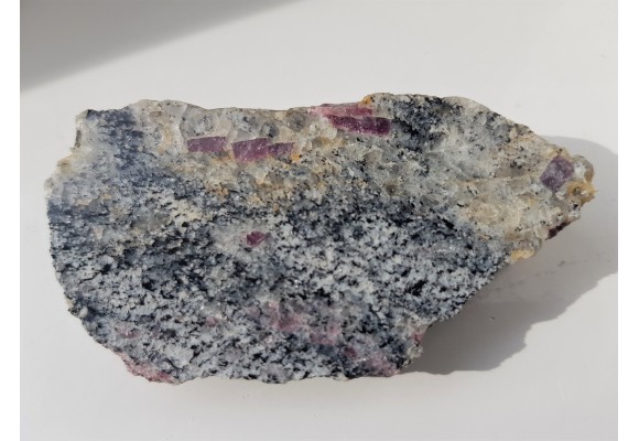 Rubiny w gnejsie z rosyjskiej Karelii