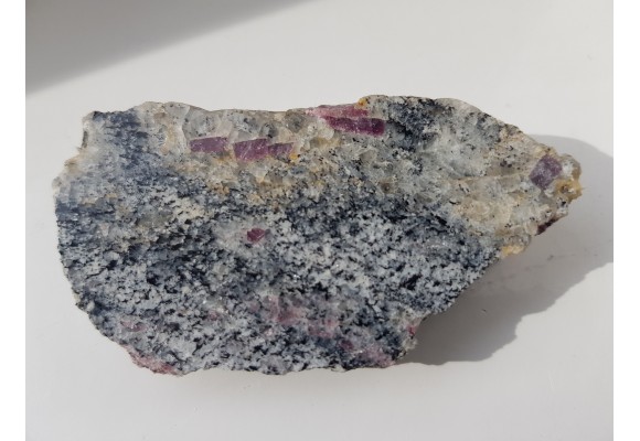 Rubiny w gnejsie z rosyjskiej Karelii