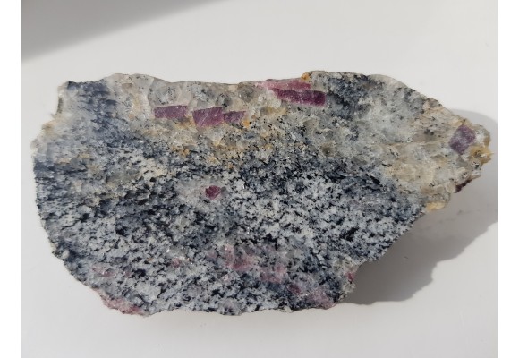 Rubiny w gnejsie z rosyjskiej Karelii