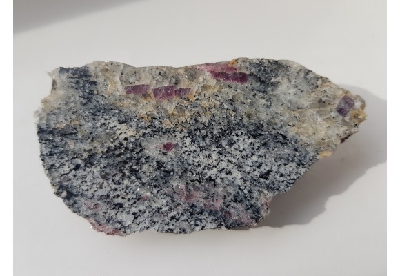 Rubiny w gnejsie z rosyjskiej Karelii