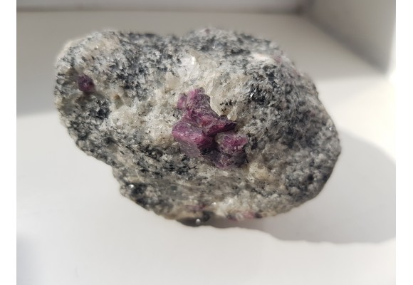 Rubiny w gnejsie z rosyjskiej Karelii