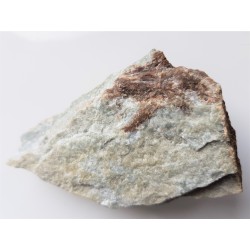 Kryształy wezuwianu w skale wapniowo-krzemianowej z Samborowiczek